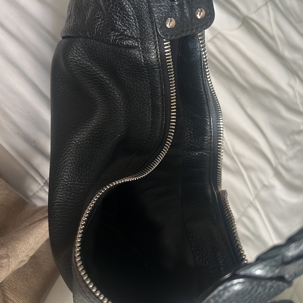 🖤✨Authentic Gucci large leather Bamboo Bar accent shoulder bag🖤✨ - Picture 13 of 16